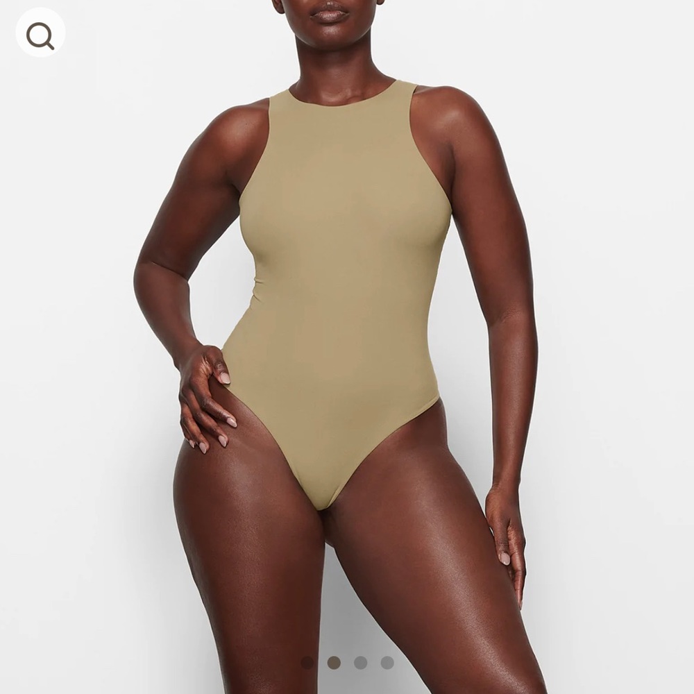 SKIMS FITS EVERYBODY HIGH NECK BODYSUIT